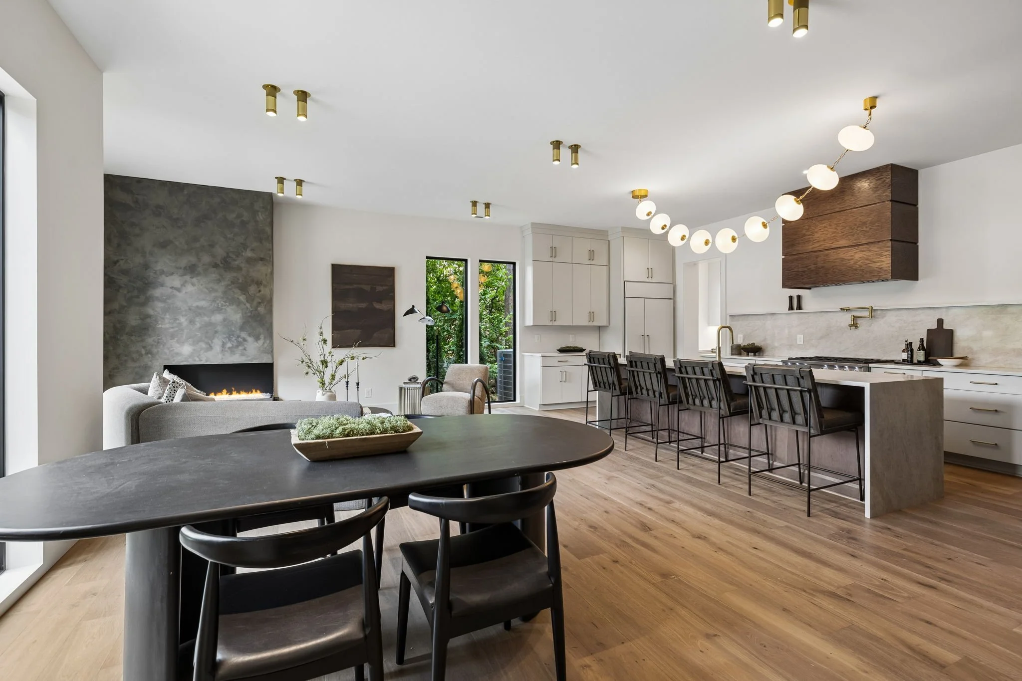 14-3137 Long Blvd Unit A - 014.jpg