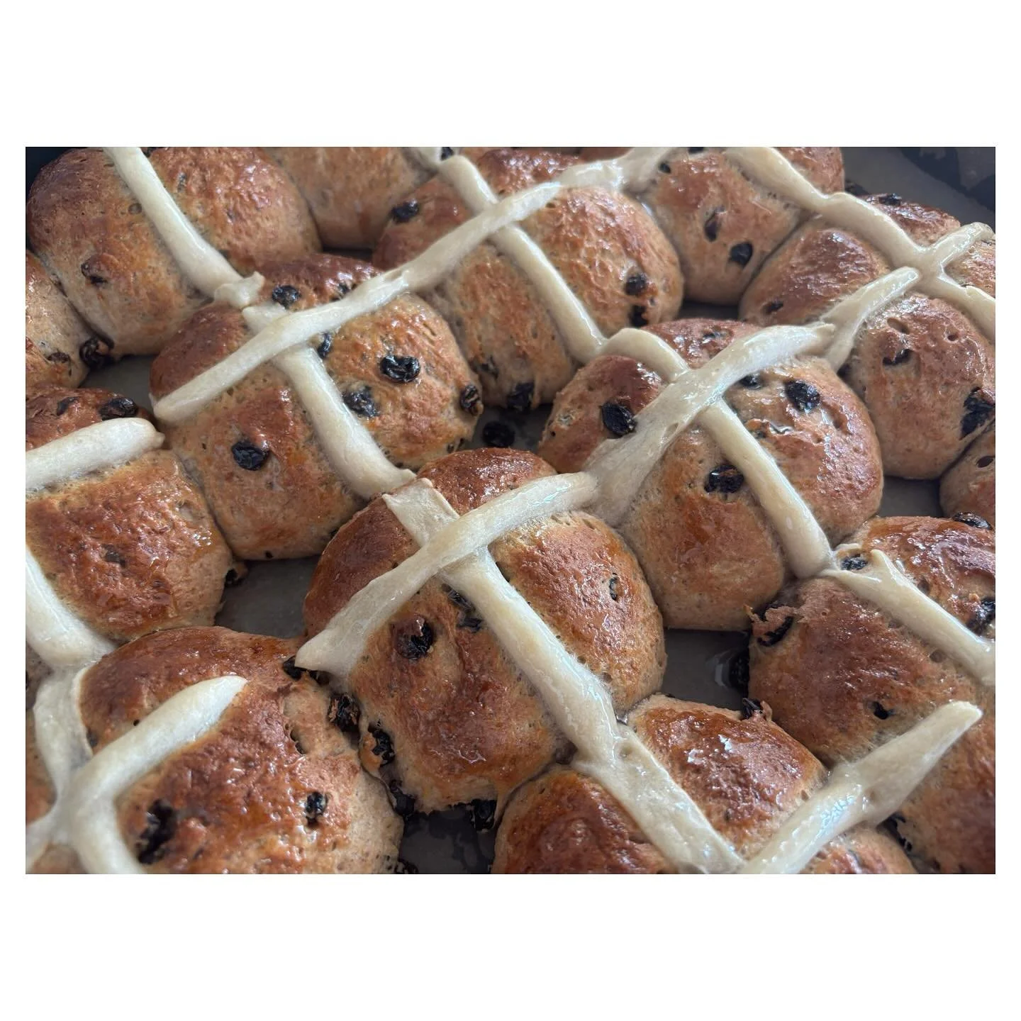 these π
order online for delivery 10/4 or 17/4!
I don’t lie when I say I’ve eaten these for breakfast & lunch π
 most days this past week. This is undoubtedly my favourite seasonal recipe to bake - that spiced, buttery smell waftin