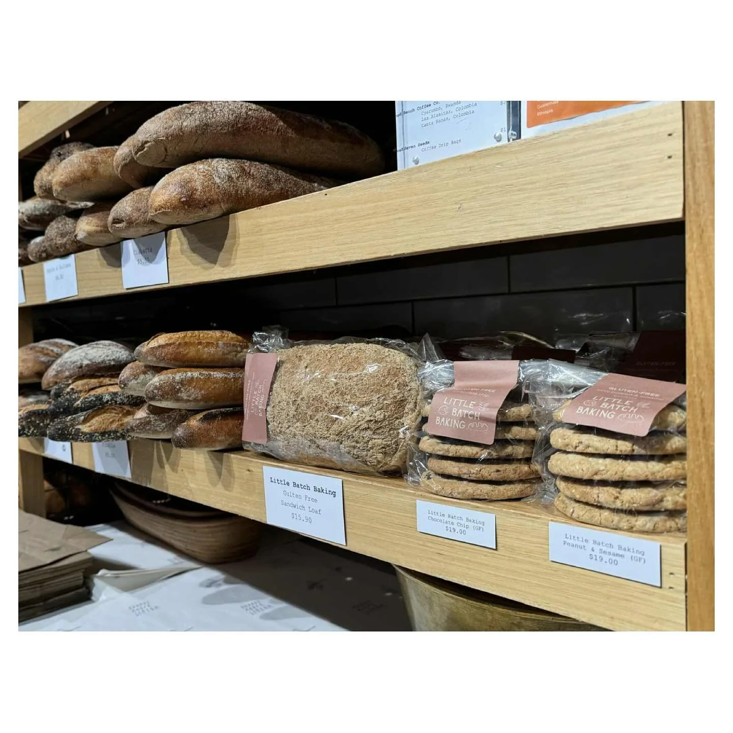 * packaged bread & cookies on the shelf at @pigeonwholebakers *
you can now find the sorghum sandwich loaf, chocolate chip cookies & peanut sesame cookies on the shelf at @pigeonwholebakers π«Άπ»
you’ve all asked me many a time for som