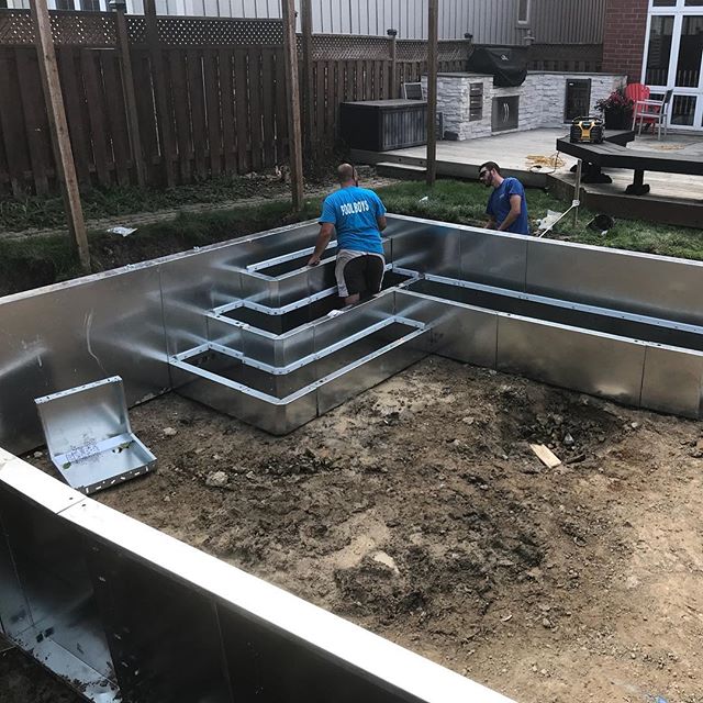 Cake step/bench combo! #poolboysinc #unionvillepools #coolpools