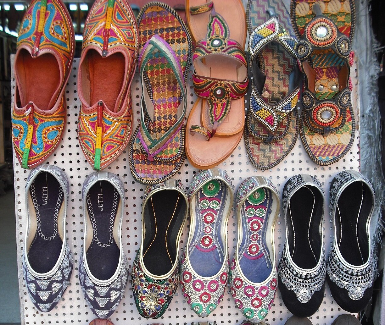 Jaipur+-+traditional+footwear1.jpg