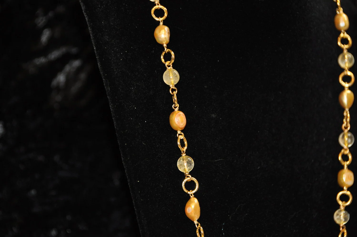 29%22+Citrine+&+Pearl+Necklace+2.jpg
