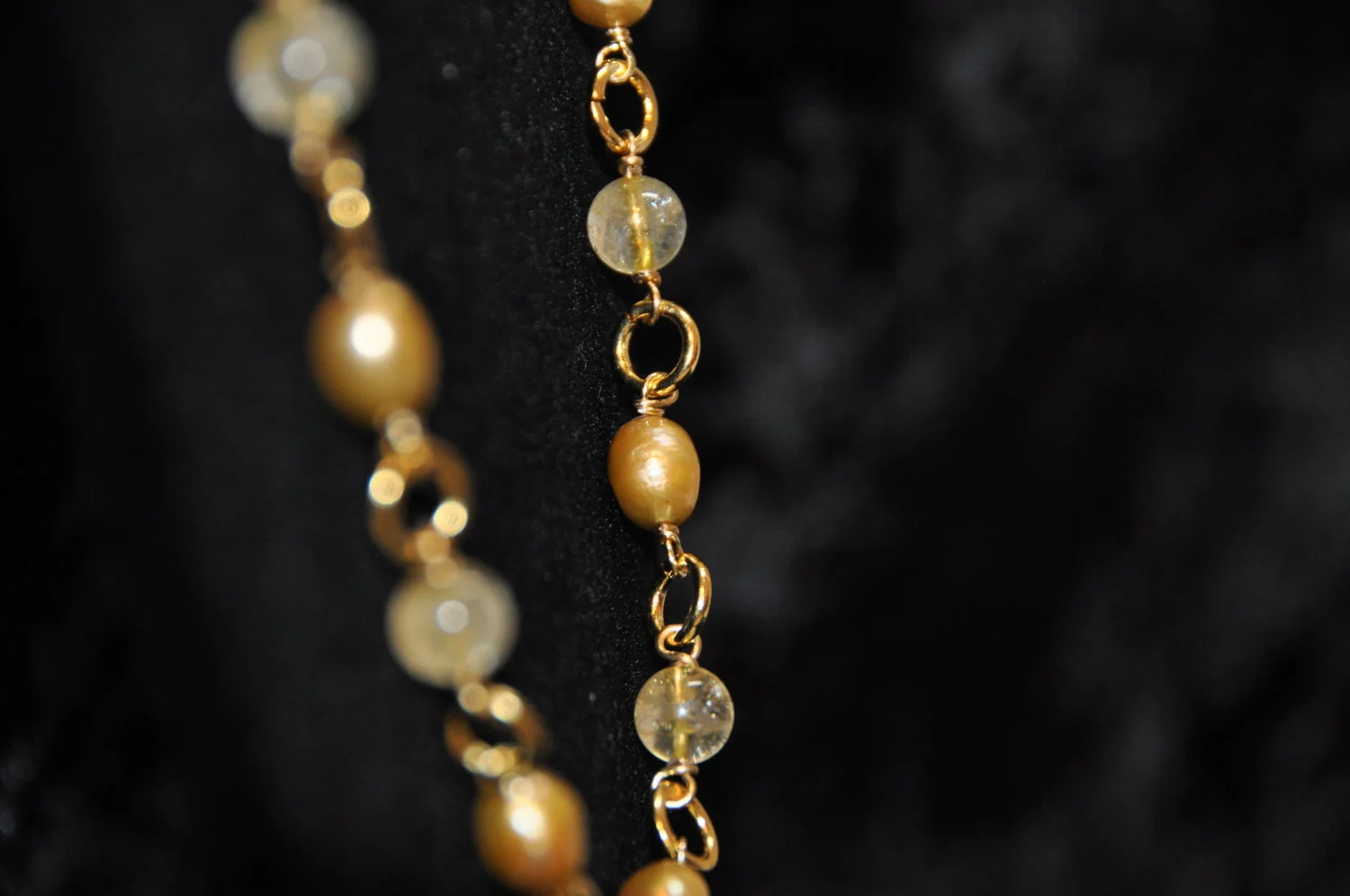 29%22+Citrine+&+Pearl+Necklace+5.jpg