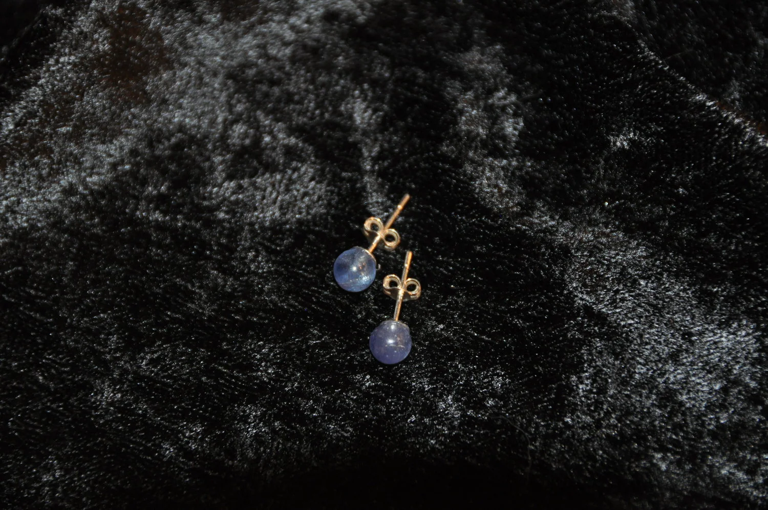 6mm+Tanzanite+Stud+Earrings+2.jpg