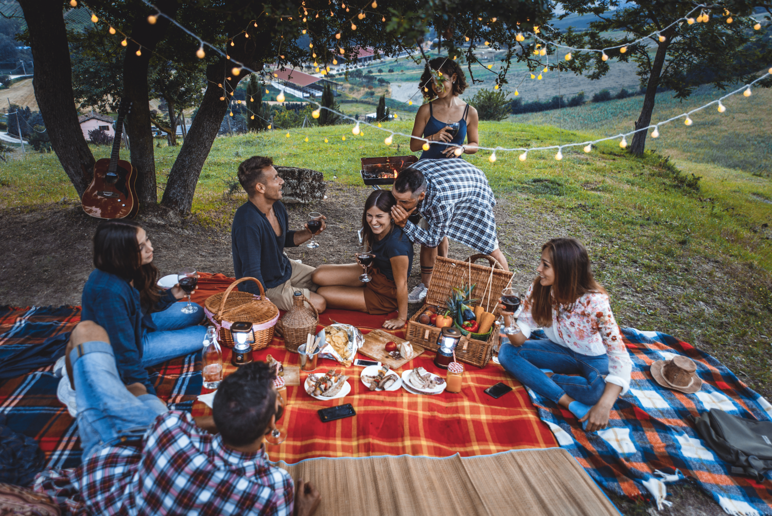 Top 6 Unique Christmas Picnic Ideas (For Friends and Family) - AmazingCo