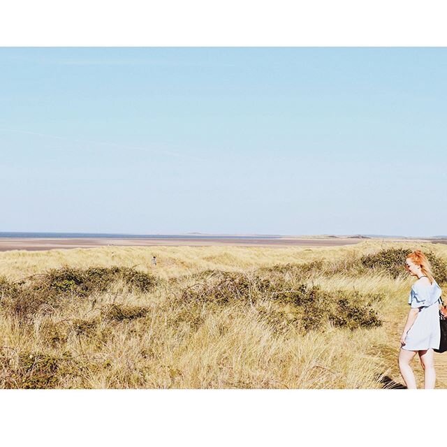 What gorgeous weather we&rsquo;ve been having! Had a little weekend off to enjoy the sunshine (and pick some wild grass in the process 🌾) but it&rsquo;s Monday and back to work! Got some super exciting things coming so keep your eyes peeled! Today i