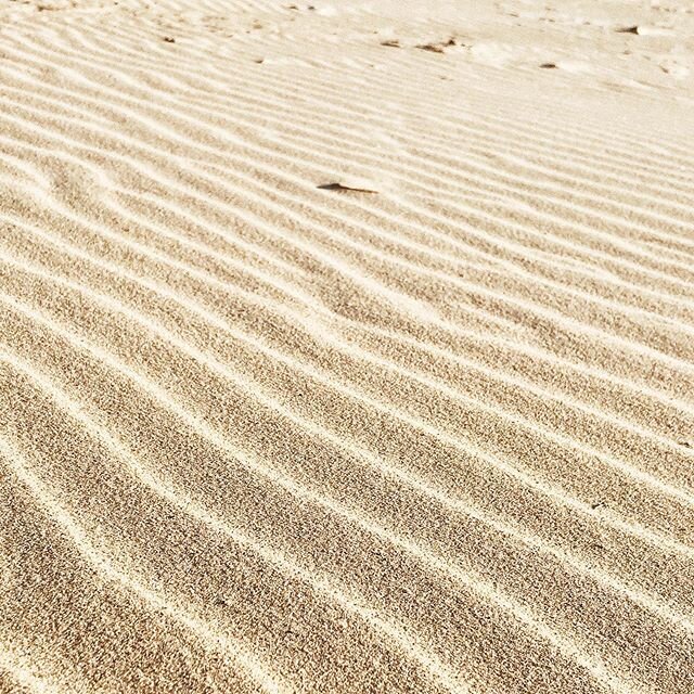 Gorgeous textures in the sand; inspiration is everywhere 🌞