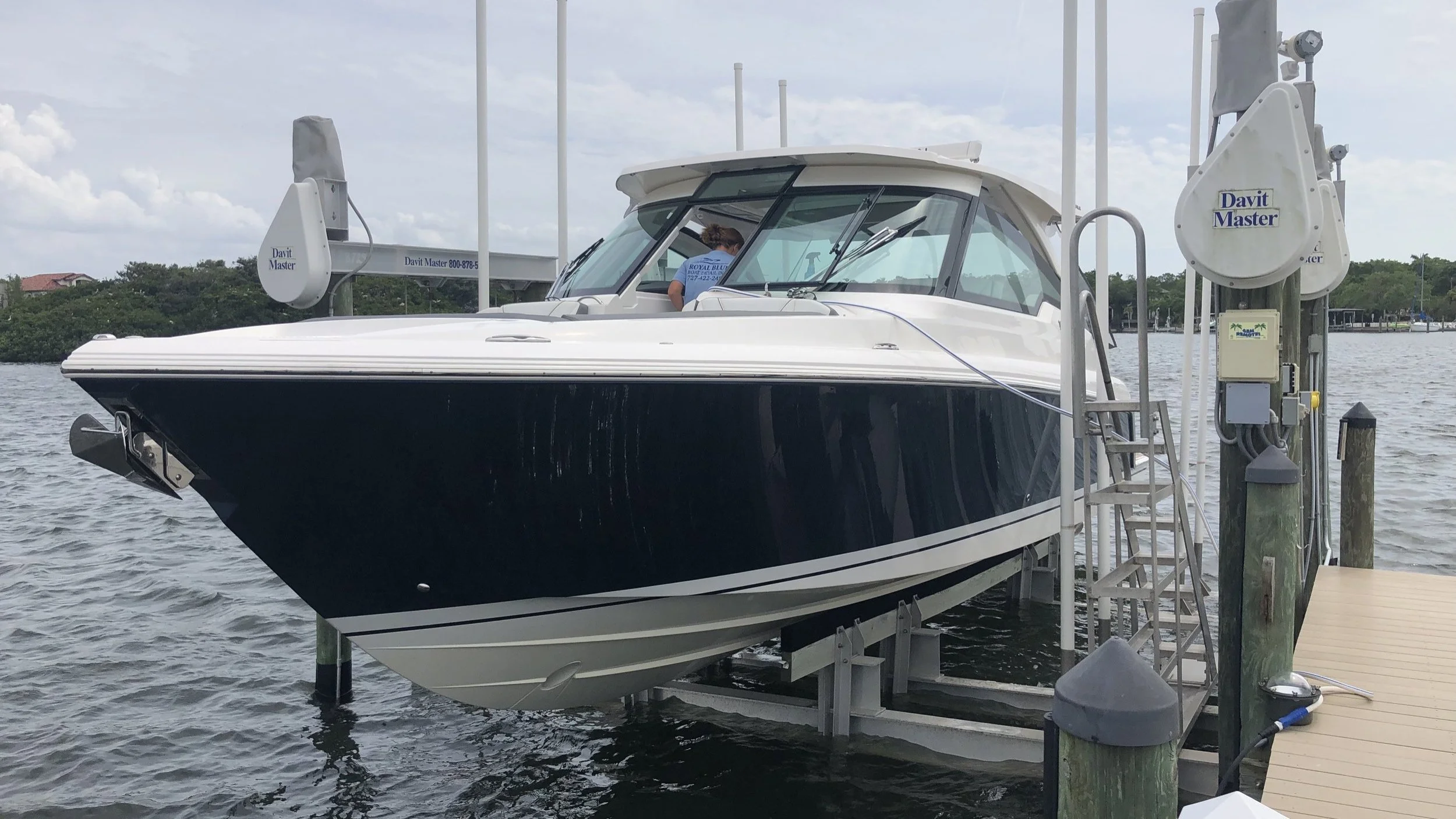 Mobile boat detailing service in Tampa Bay