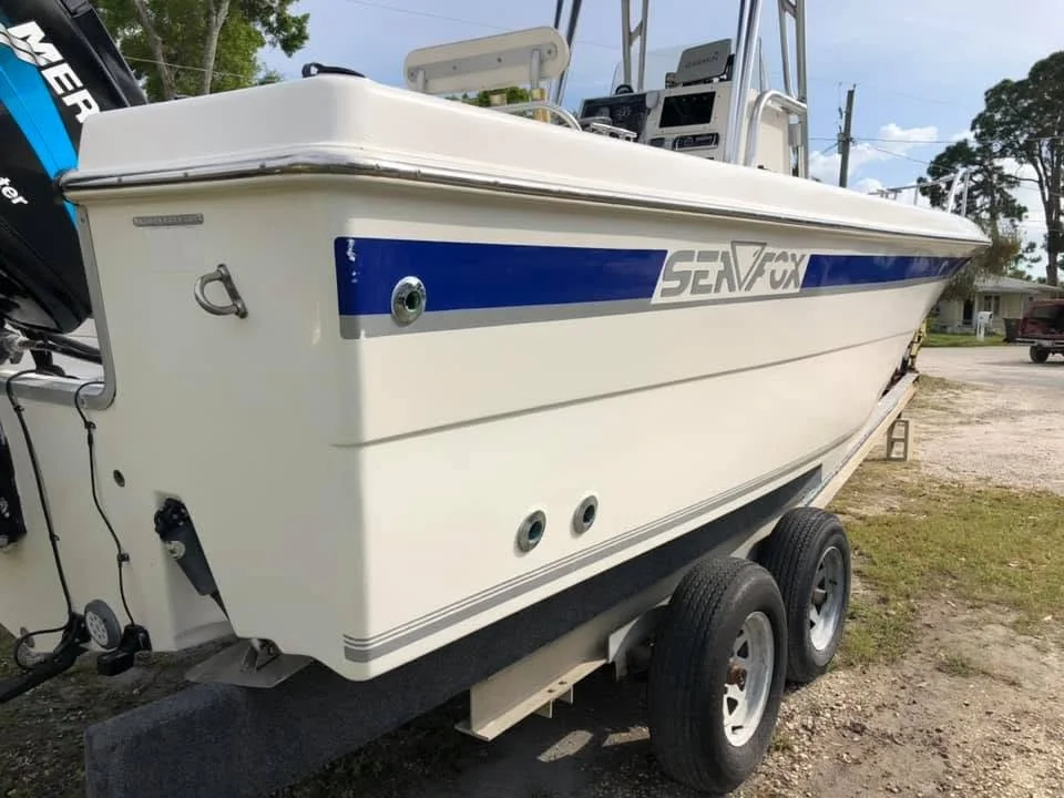 Boat waxing service in Tampa Bay