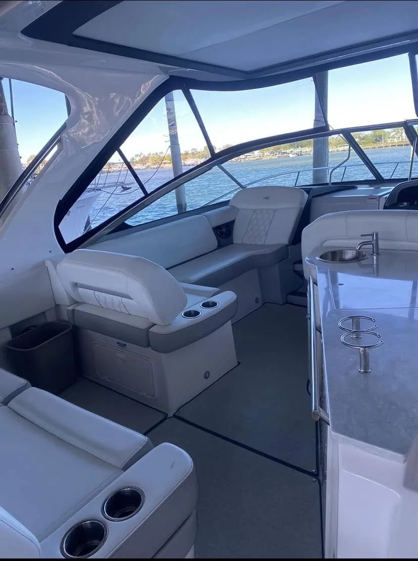 Boat oxidation removal and compounding in Tampa Bay