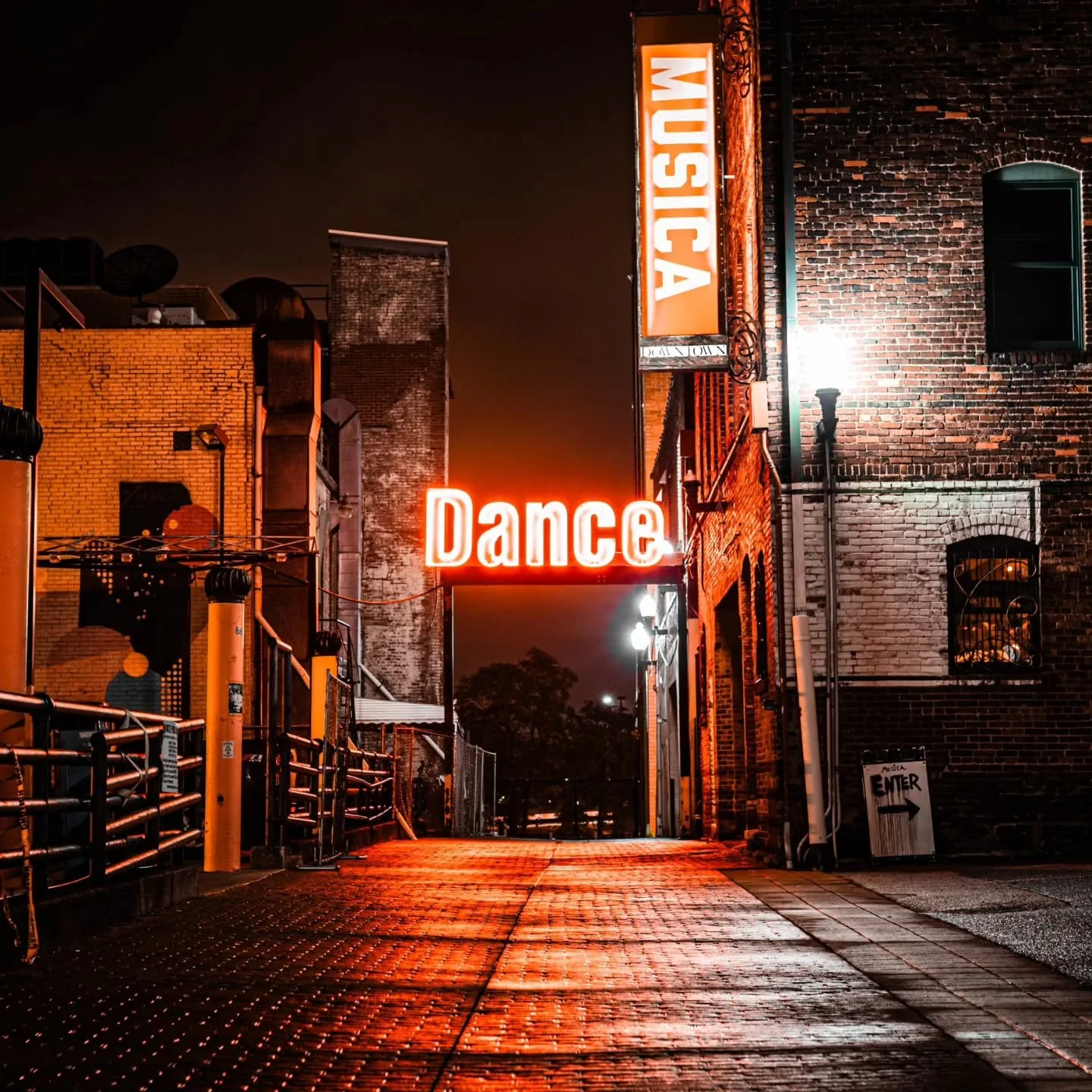 Here at Musica, we're always Halloween ready 🧡

Which show will we see you at this week? 🧡

📸: Tim Sendelbach @mrpicolas 

#orangeyougladtobehere 
#akron #akronohio #akronmusica #independentmusicvenue #supportyourlocalmusicscene