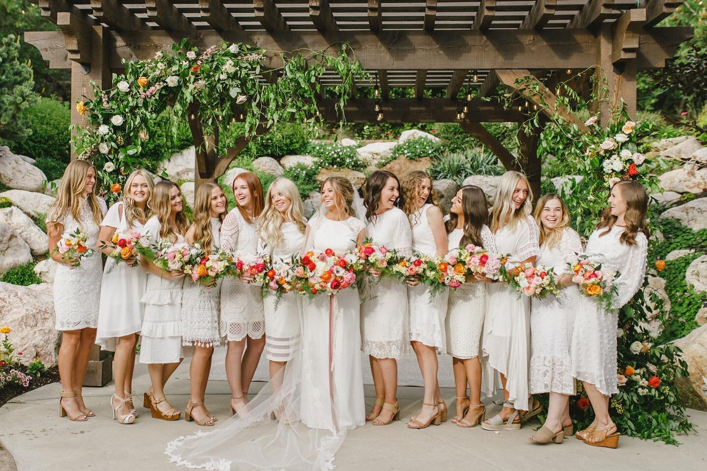 Looking through my phone and realizing I need to post WAYYY more of this beautiful girls wedding!!! 🤩

This was a couple of years ago!! But MAN this was a fun wedding!! Her colors, though!! Ah!! so bright and happy, it was perfect for a july wedding