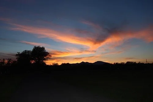 Love me some sunset colors. Captured by @_meganhendry 📸 #cultreredding #realredding .
.
.
.
.
#northerncalifornia #thisisredding #artofvisuals #explorecalifornia #passionpassport #norcal #redding #shasta #adventure #neverstopexploring #letsgosomewhe