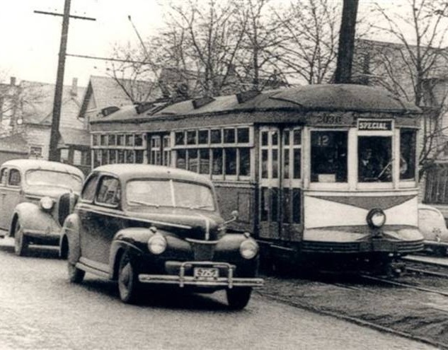 TROLLEY-ON-KENMORE-BLVD-1947.jpg