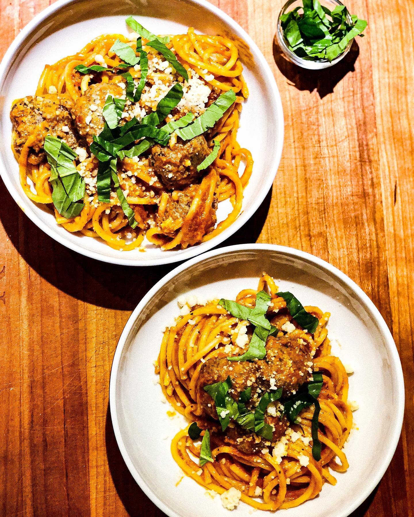 Finally sat down and typed out the recipe for this ✨magical✨ marinara sauce my husband 🧔🏻 created! After the first bite, I immediately got up, found a pen and a piece of paper, and said he had to write down the recipe! This sauce is like a hug in a