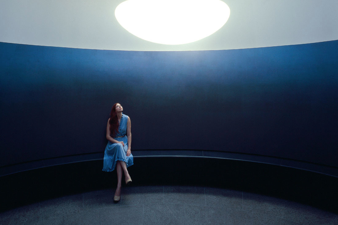 06-james-turrell-the-color-inside.jpg