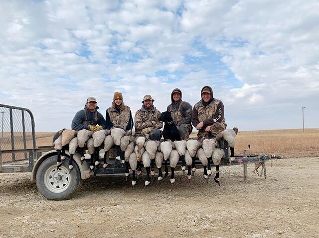 One of them mornings where the limit came before the main flight #kansashonkers #tanglefreewaterfowl #frontrunneroutdoors