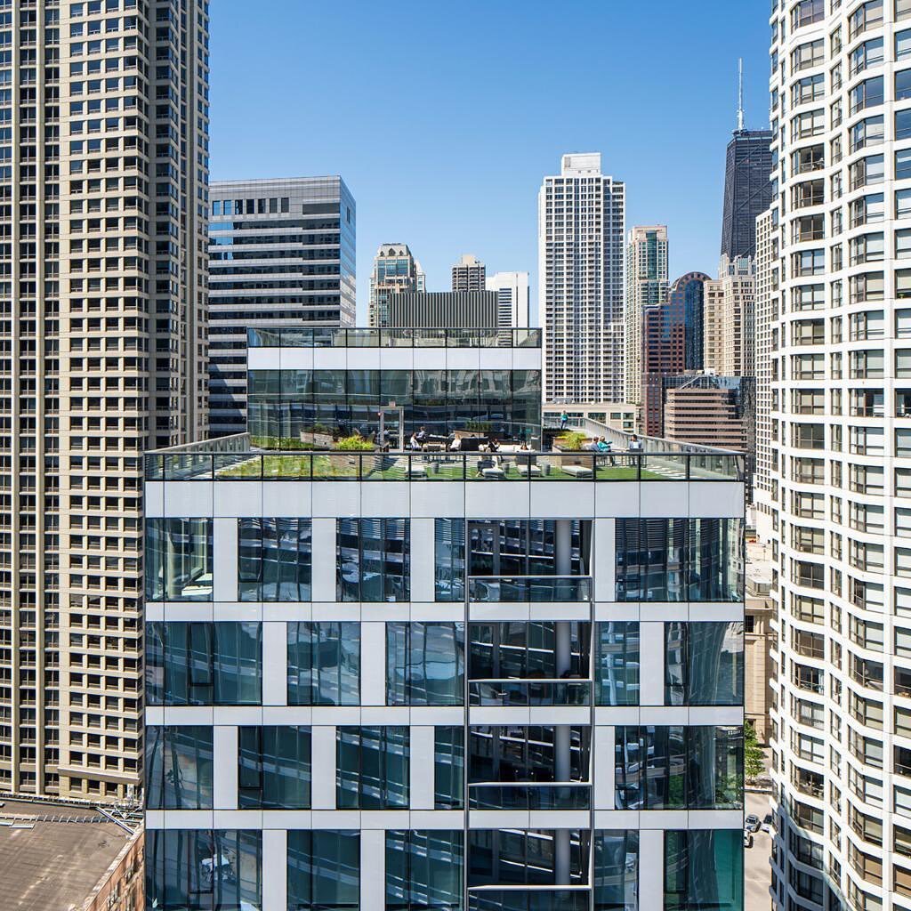 Looking in on Chicago's beautiful Renelle on the River, a project supported in part by current client, Rise Buildings. @risebuildings is a #PropTech company taking real estate by storm by combining all property needs into one, convenient platform. Wh