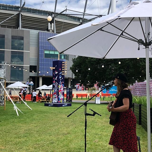 Check @heyjack_co entertain the crowds outside the @mcg for the ICC Women&rsquo;s T20 World Cup final between India &amp; Australia!

#mcg #evententertainment #melbourneevent #melbourneevents #foodietrails #foodiefestmel