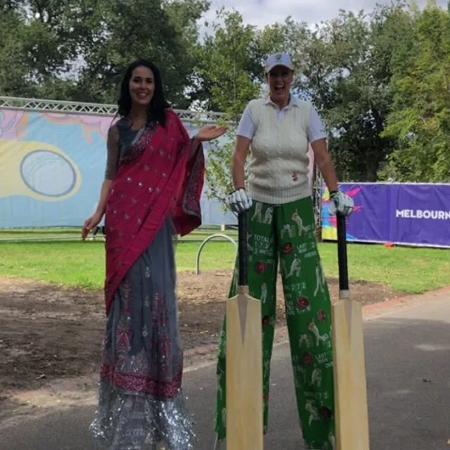 Never a dull moment with these lovely tall ladies 🙂 @stiltdivas engaging with the crowds and standing out as always!

#whenonlythebestwilldo #mcg #melbourneevent #melbourneevents