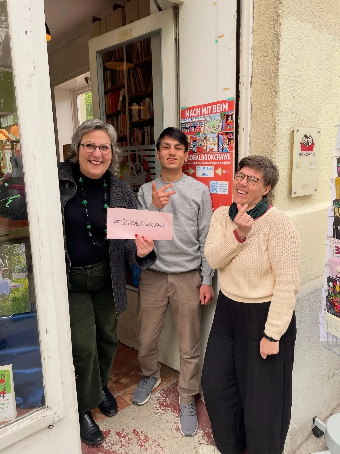 Klar, sind auch wir Teil vom #globalbookcrawl! 📚🫰
