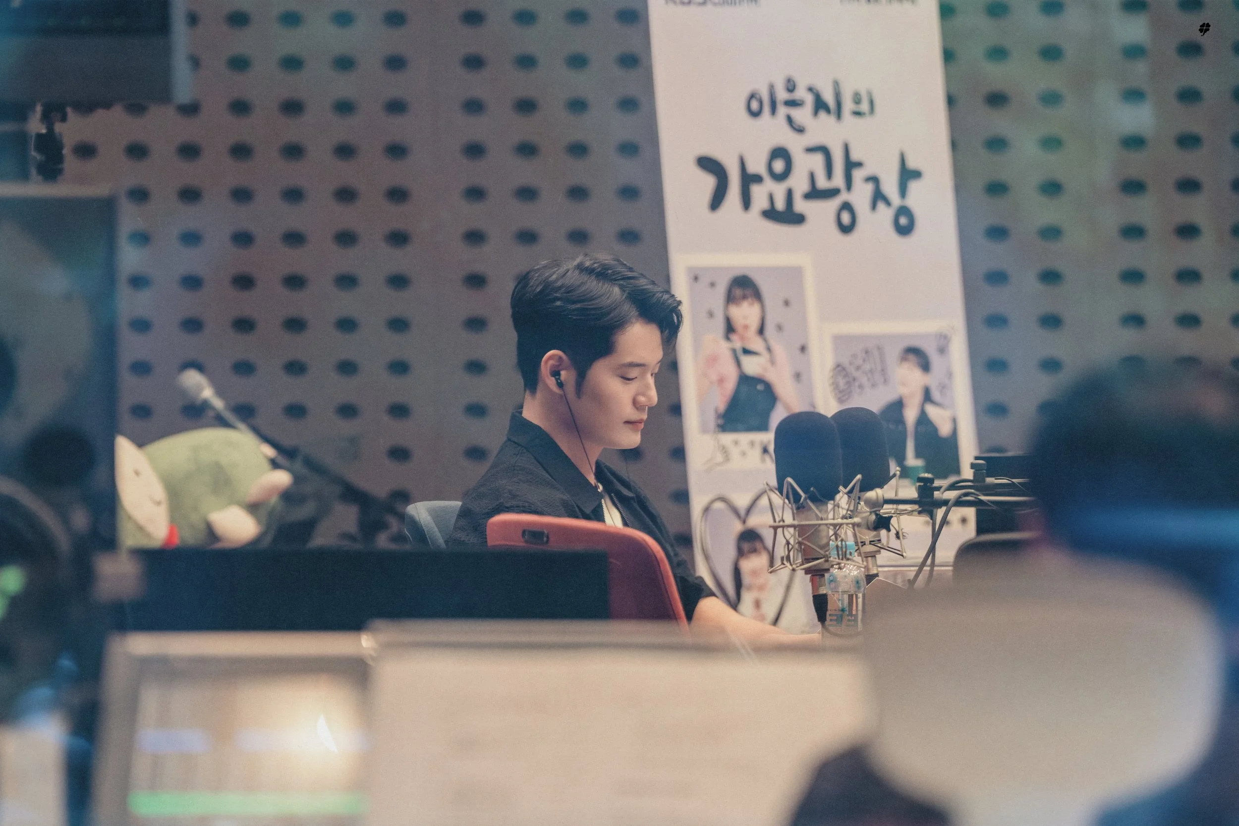 booth_1.jpg