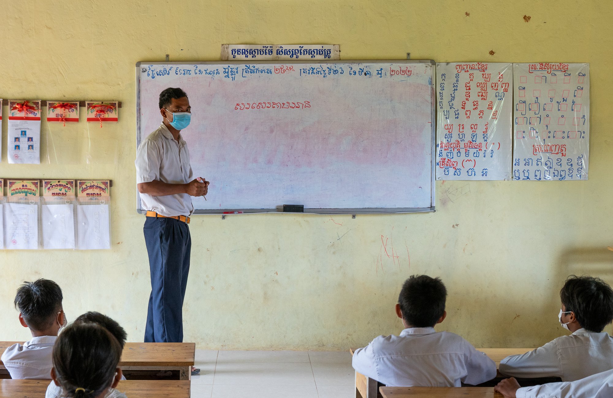 Heng Vichet teaches a class, Siem Reap, Cambodia