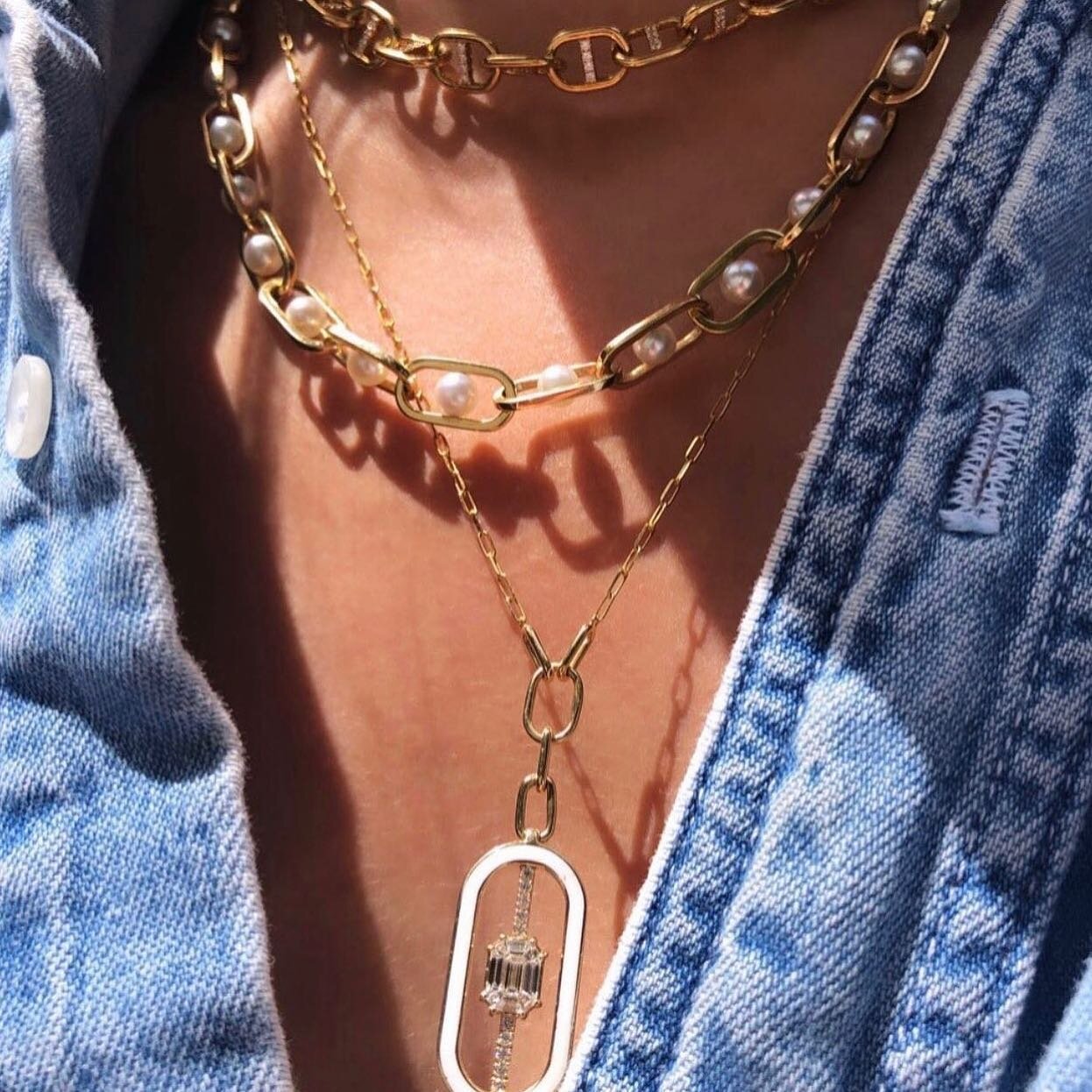 Rocking Sunday casual is our member @thisisstateproperty We love their elegant interpretation of chunky gold chains &amp; the fact that every jewel in their collection is handcrafted in Singapore 🇸🇬 Please swipe left to see their range of enamel of