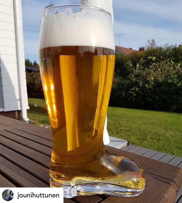 Dude, that looks great! and makes us thirsty 🍺Posted @withrepost &bull; @jounihuttunen My first homebrewed lager beer turned out just fine. This is German style pilsner with perle hops. Malt from @pehkolanmallastamo #homebrewing #pilsner #lager #bee