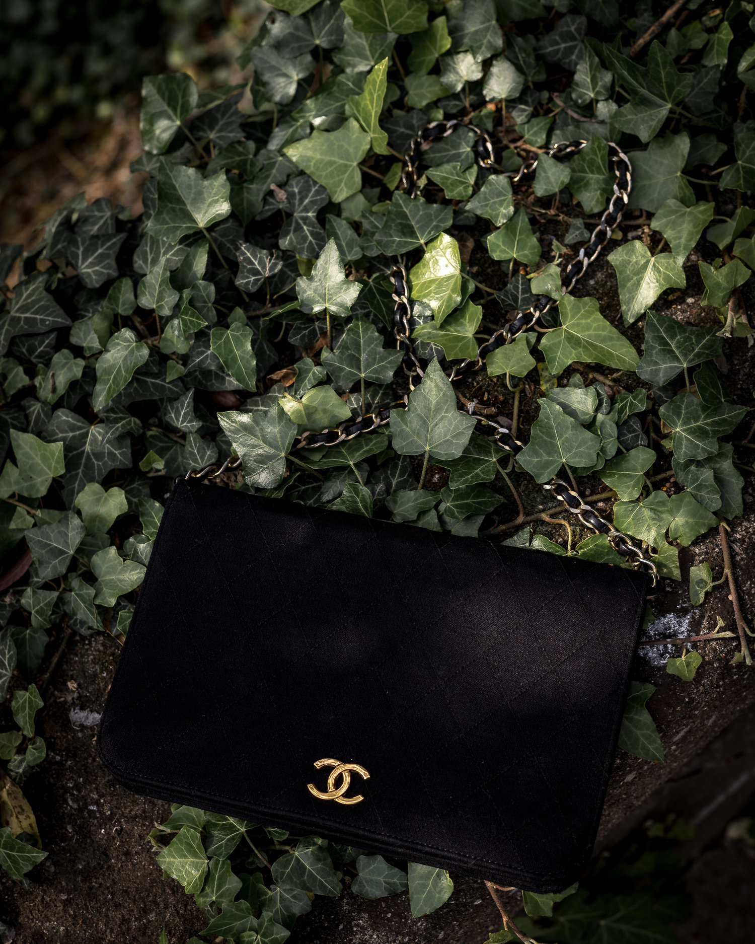 Chanel 19 wallet on chain - Shiny lambskin, gold-tone, silver-tone &  ruthenium-finish metal, burgundy — Fashion