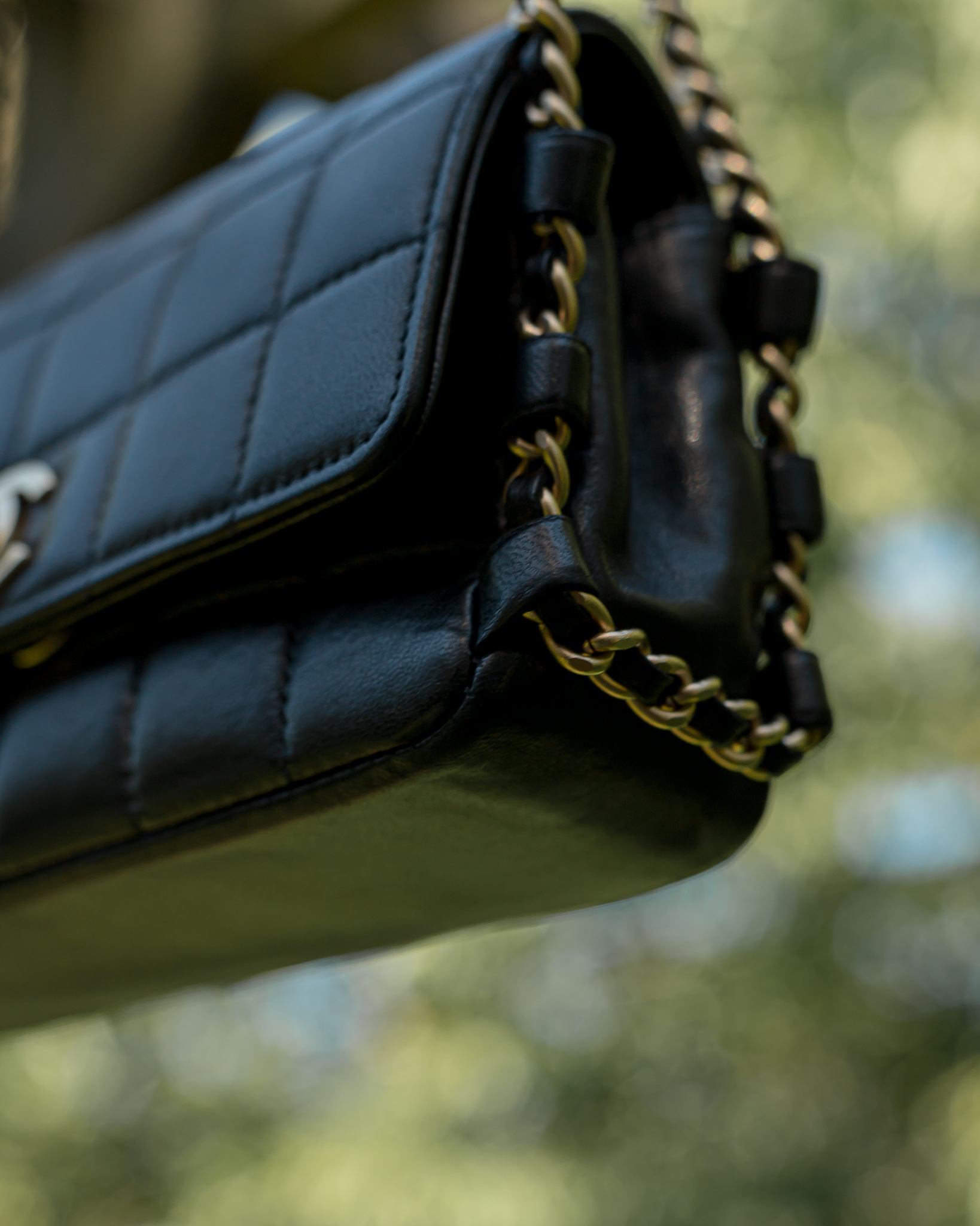 ★25メティエダール★【CHANEL】MINI CC シルクバレッタ Chanel Small Classic Bag in Black with Pearls (2002/03