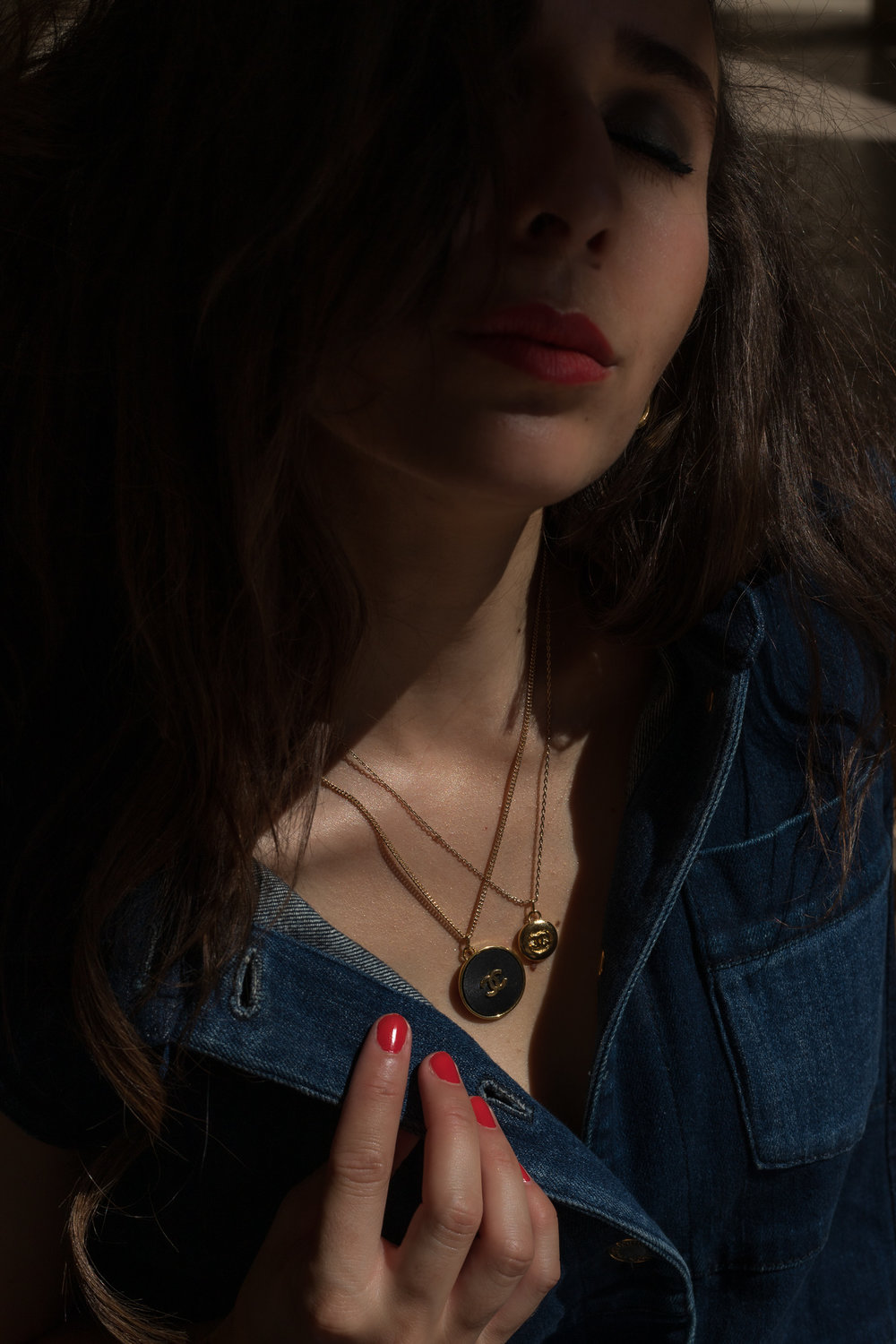 Small Gold Chanel Button Pendant Necklace — singulié