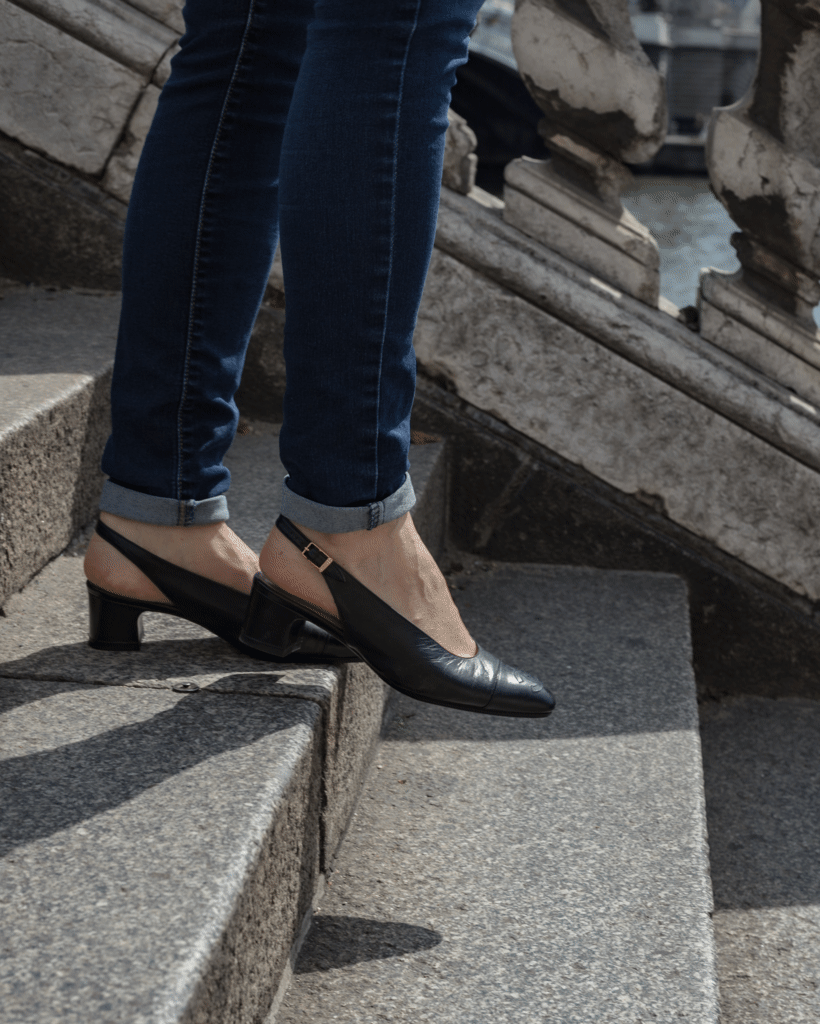 chanel shoes.eshop.gif