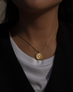 Big Gold Chanel Button Pendant Necklace — singulié