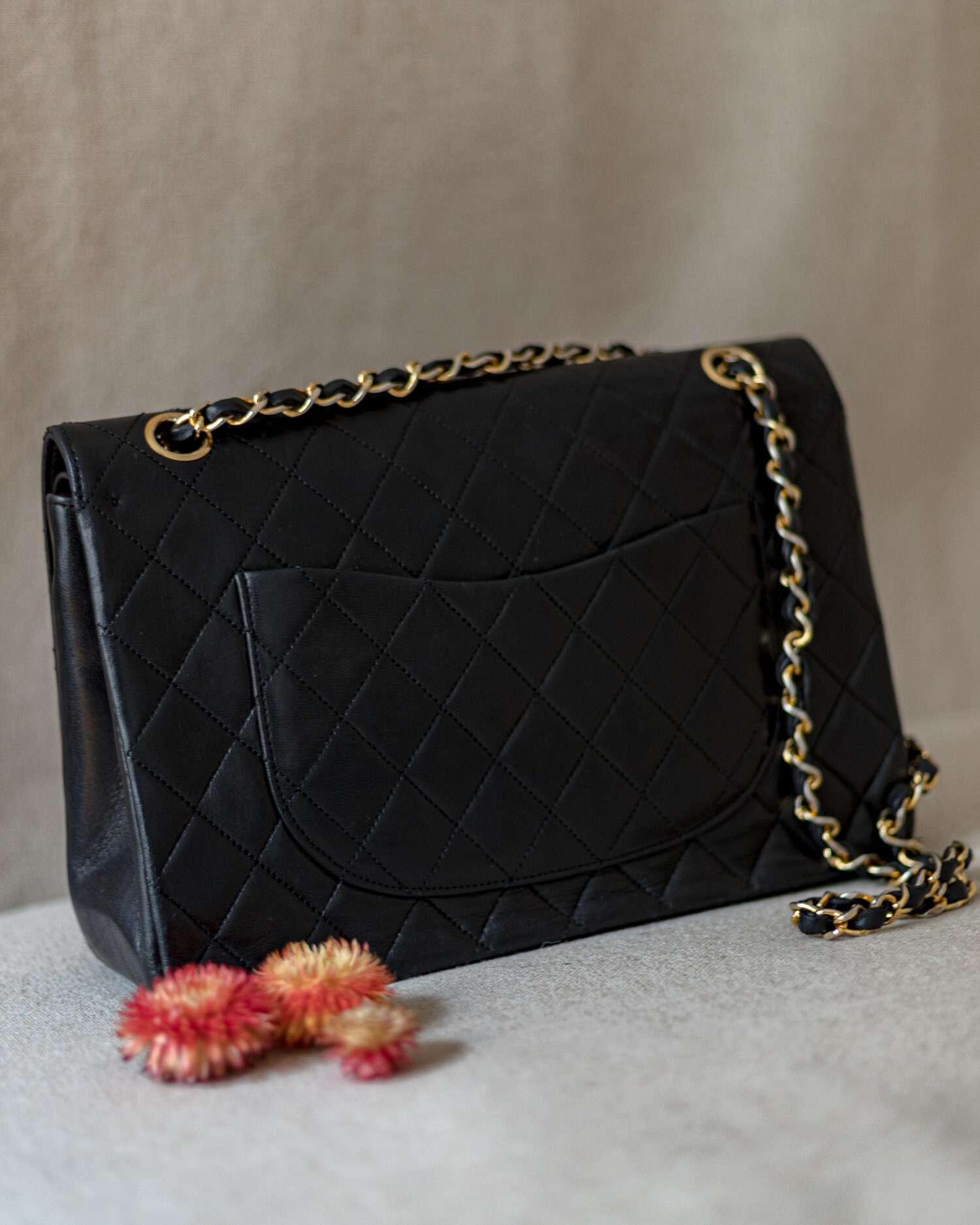 Vintage Chanel Classic Double Flap Bag in Black (1986/1988) — singulié