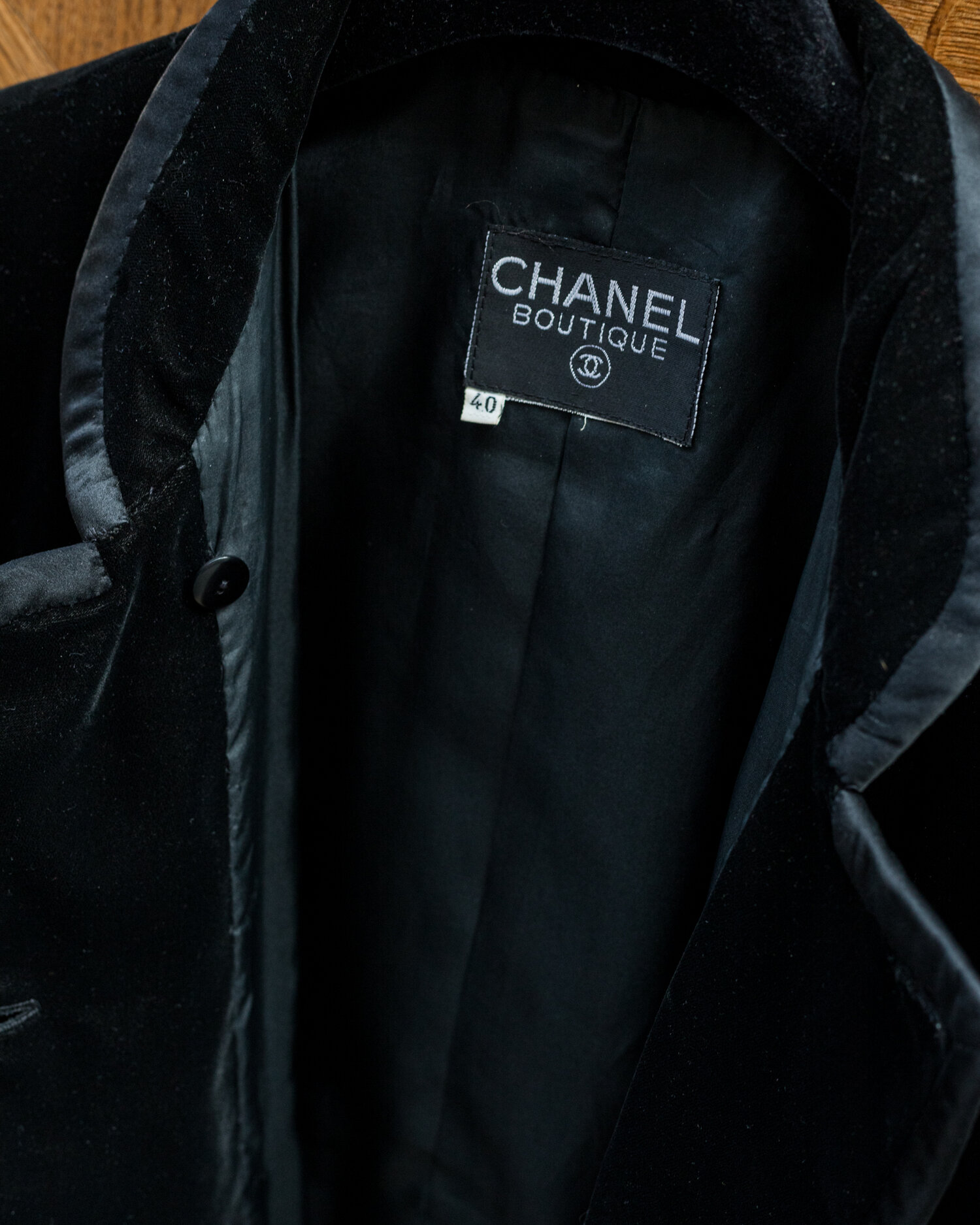 CHANEL, Jackets & Coats, Chanel Vintage Spring 993 Runway Black Beige  Camellia Linen Jacket Skirt Suit