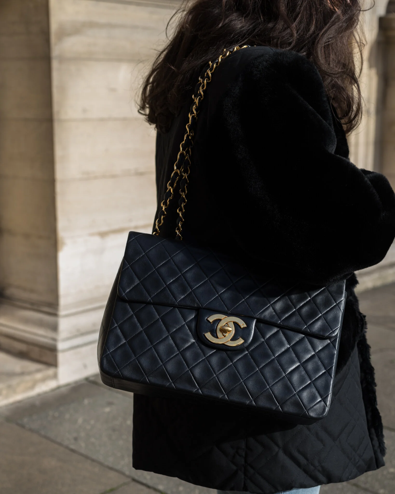 chanel classic maxi flap bag