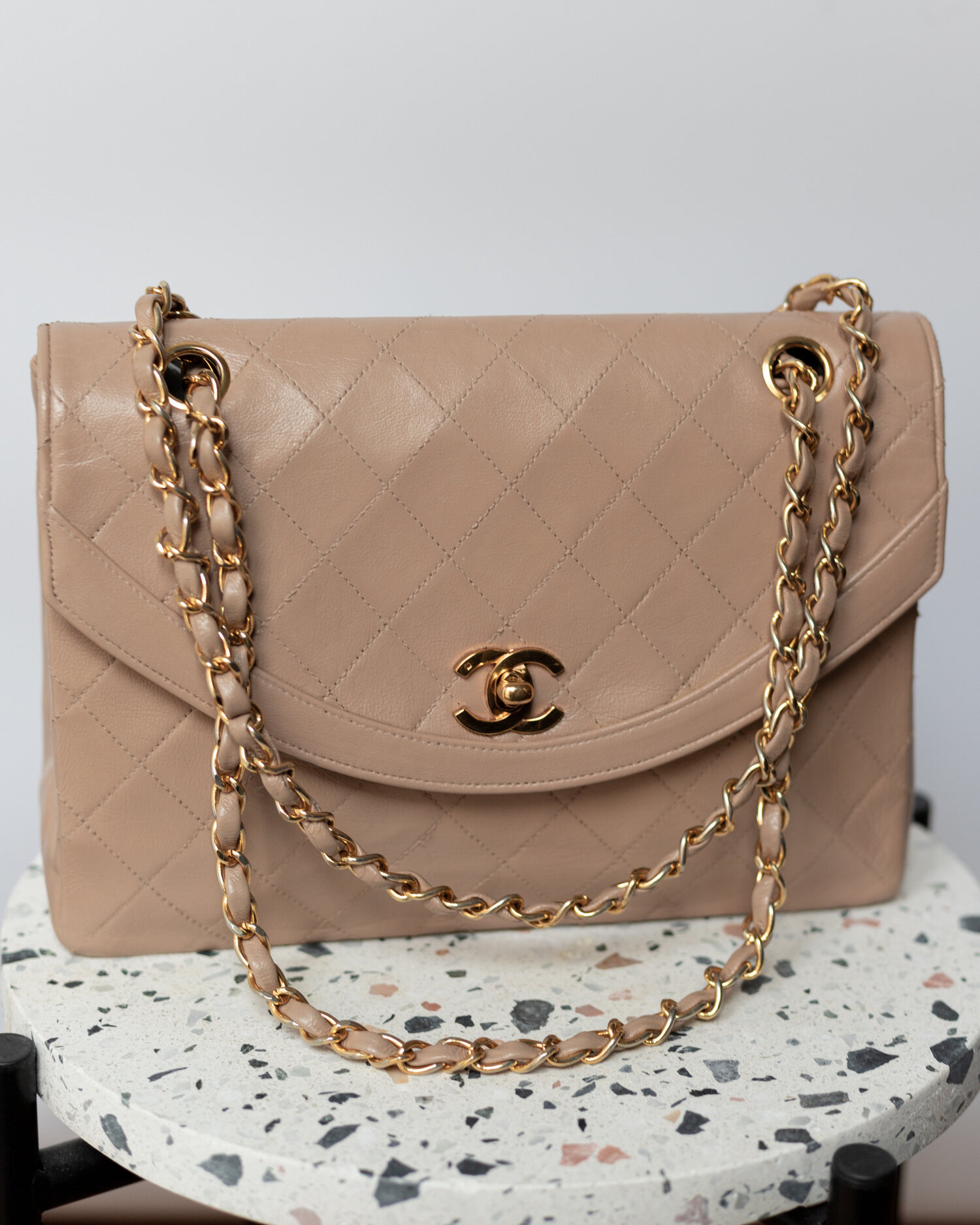 Vintage Chanel Flap Bag in Nude Color — singulié
