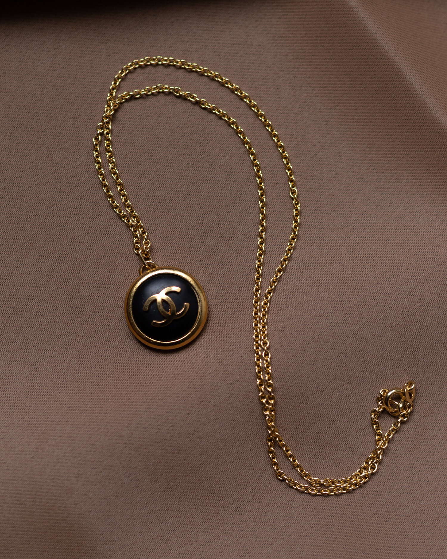 CC Black & Gold Button Pendant Necklace — singulié