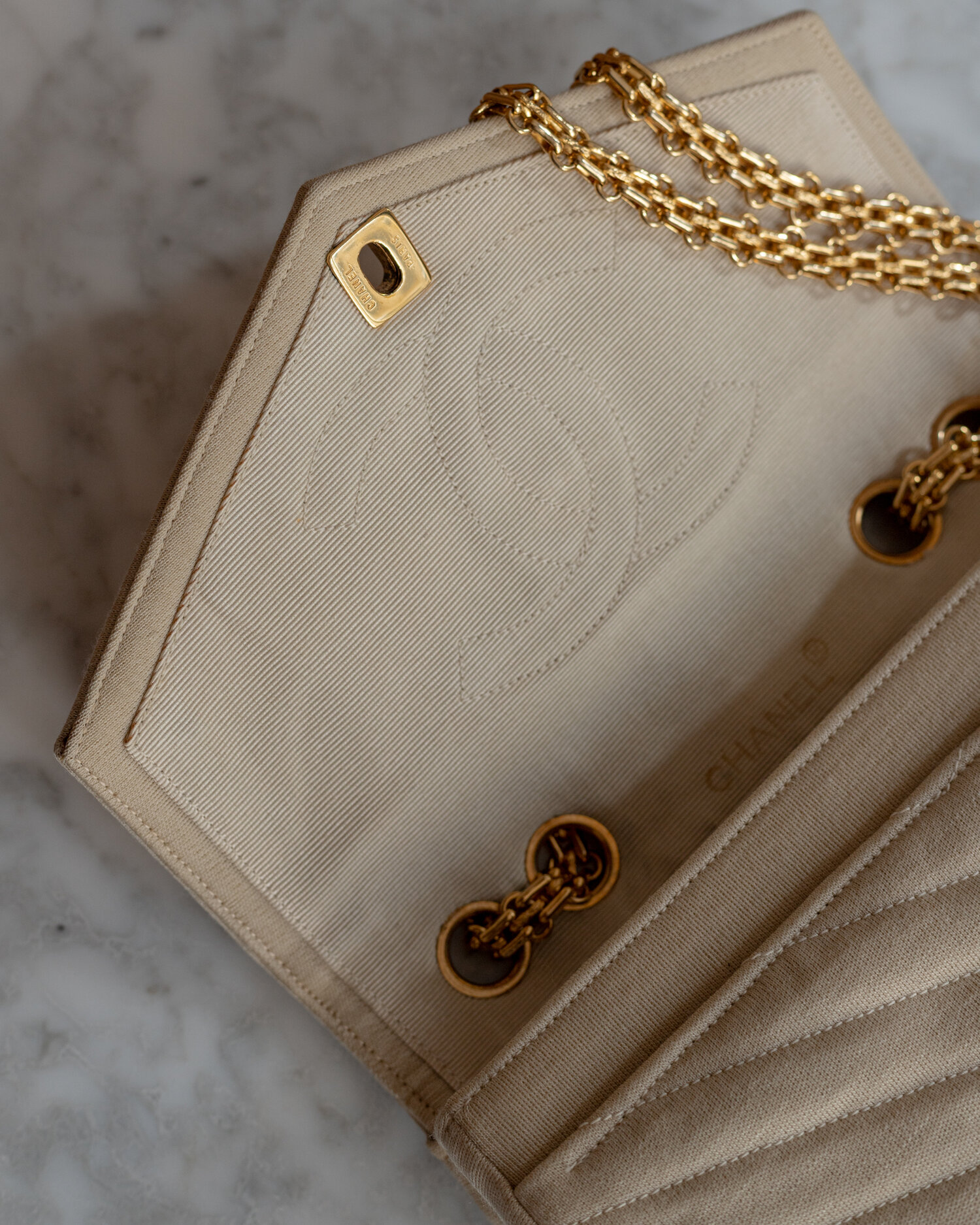 Vintage Chanel Envelope Flap Bag in Beige Fabric — singulié