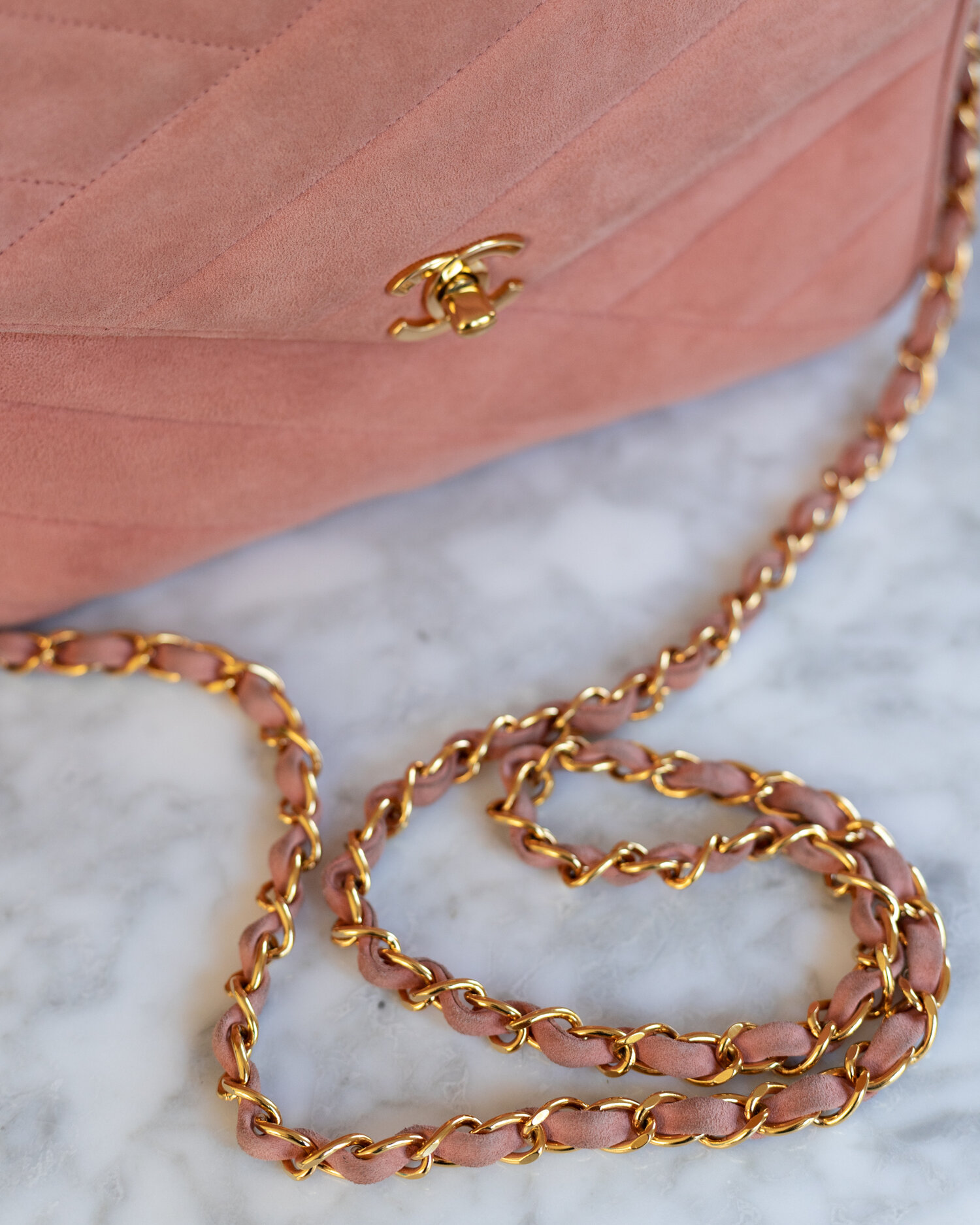 Vintage Chanel Camera Bag in Coral Pink suede leather — singulié