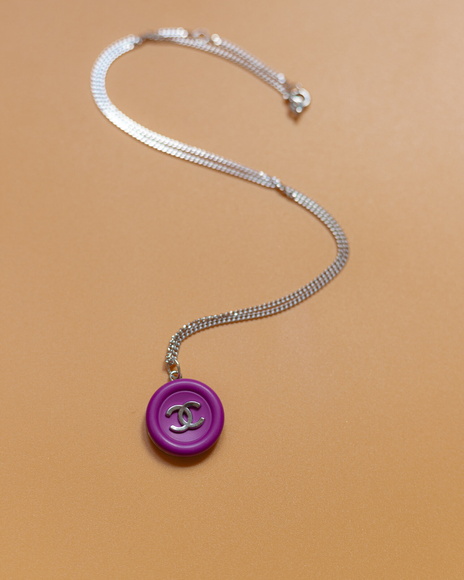 CC purple & silver Button Necklace — singulié