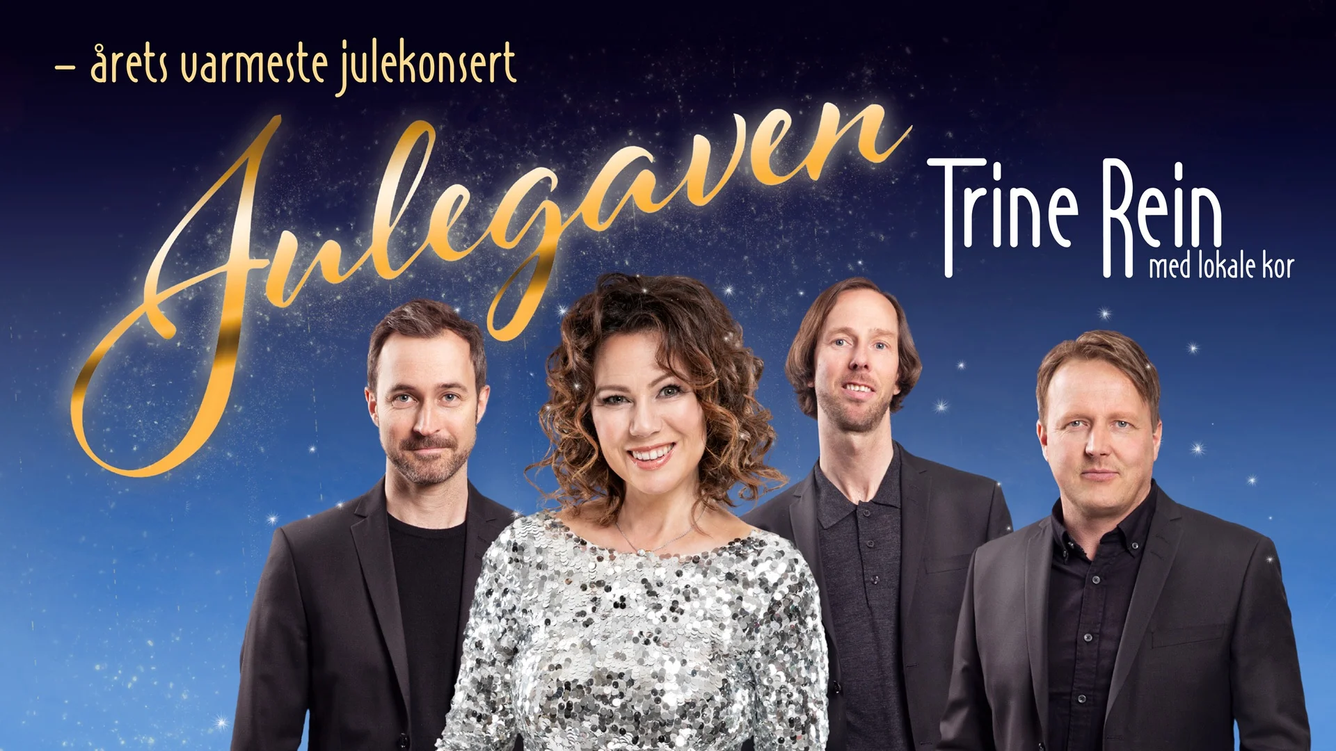 Opplev Trine Rein’s sterke og stemningsfulle julekonsert, Julegaven. Sammen med tre av landets mest rutinerte musikere topper hun laget med lokale kor under årets juleturné. Olav Torgeir Kopsland (t.v), Trine Rein (midten), Kenneth Bjørdal (bak), Eivind Kløverød (t.h)