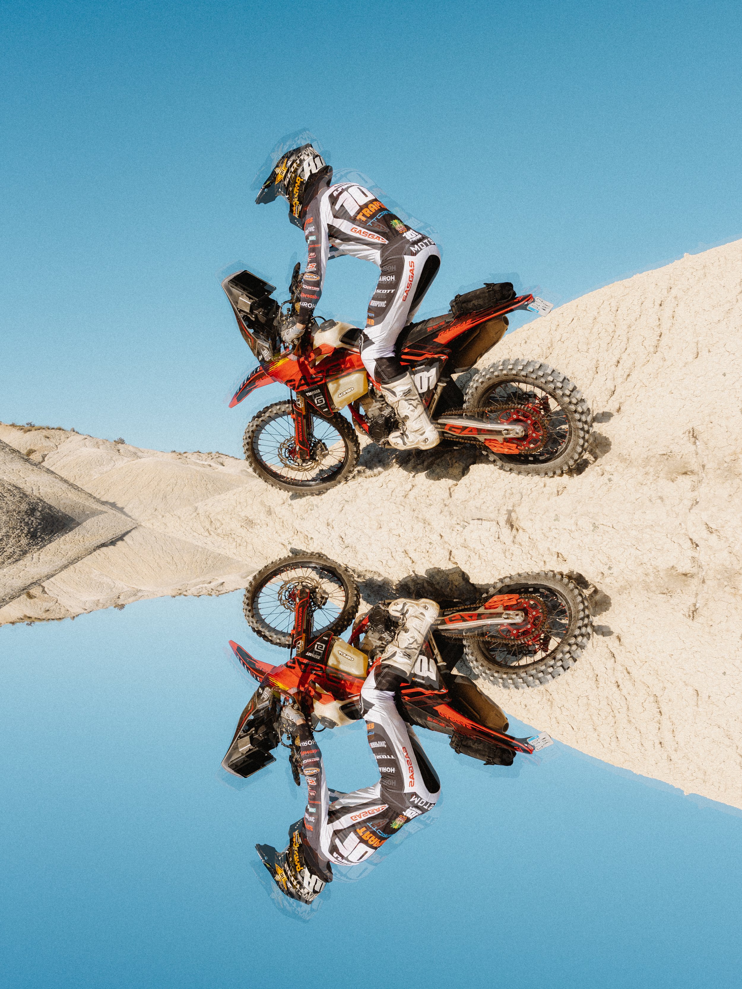 Rally moto en el desierto