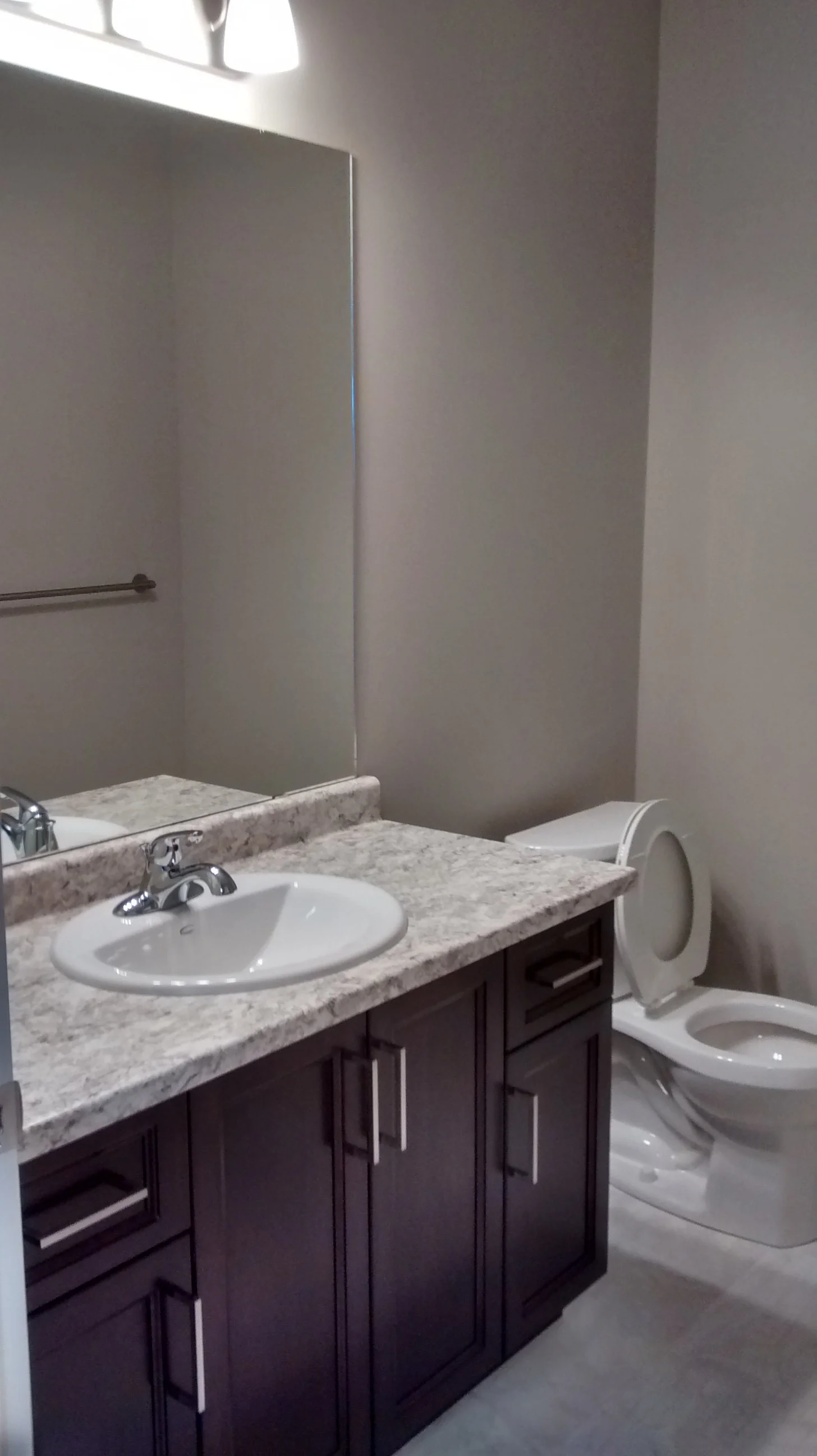 32 Ledgerock Bathroom 2.jpg