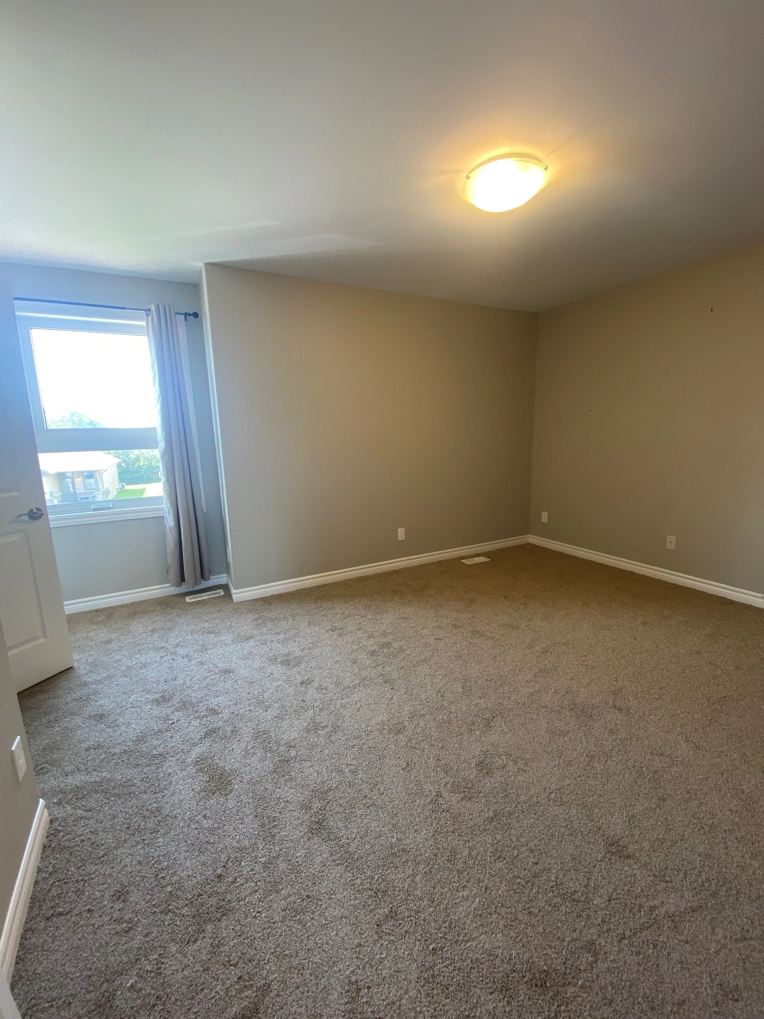 second bedroom new carpet.jpg