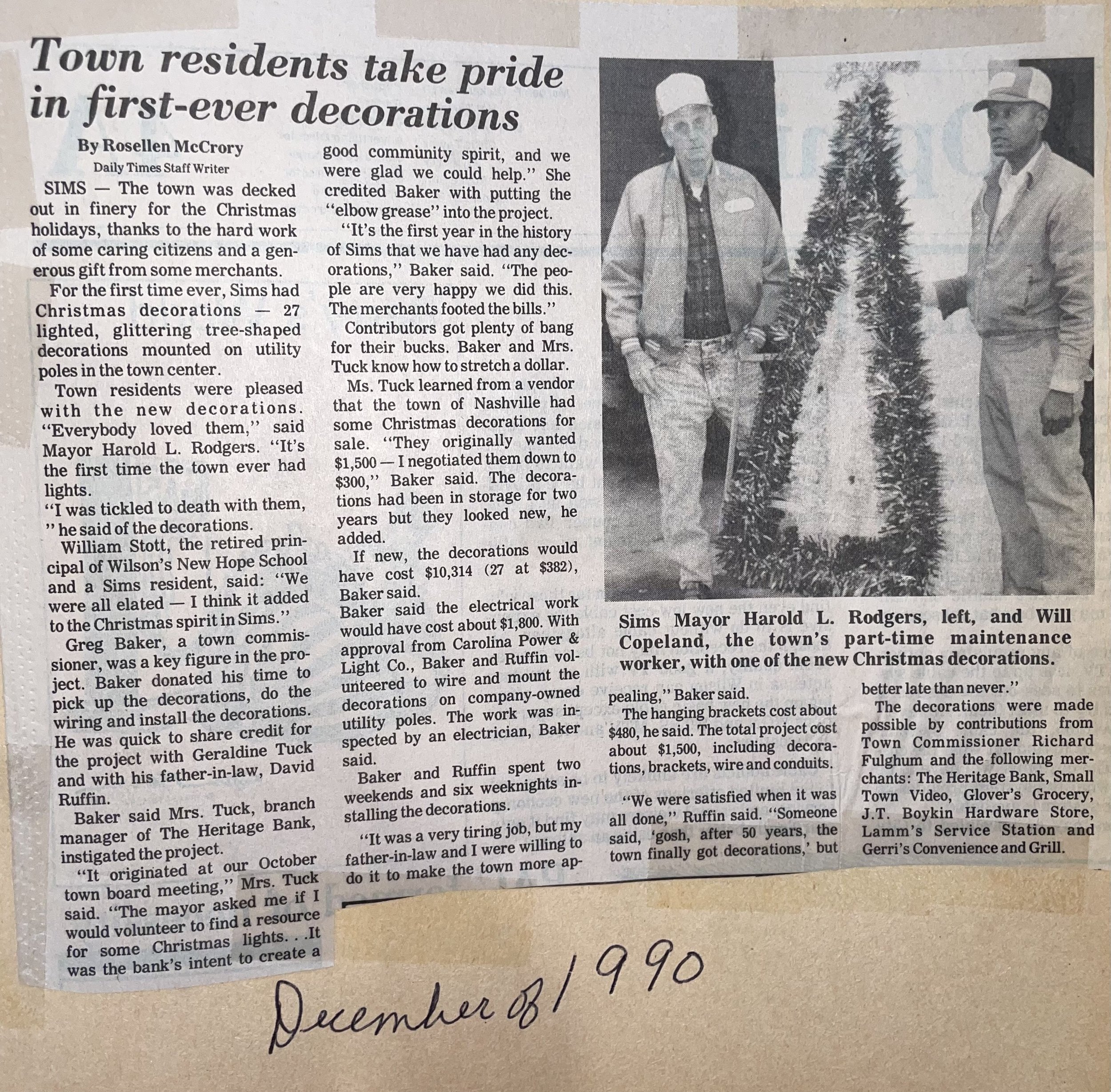 1991 Newspaper Clipping "Town residents take pride in first ever decorations"
