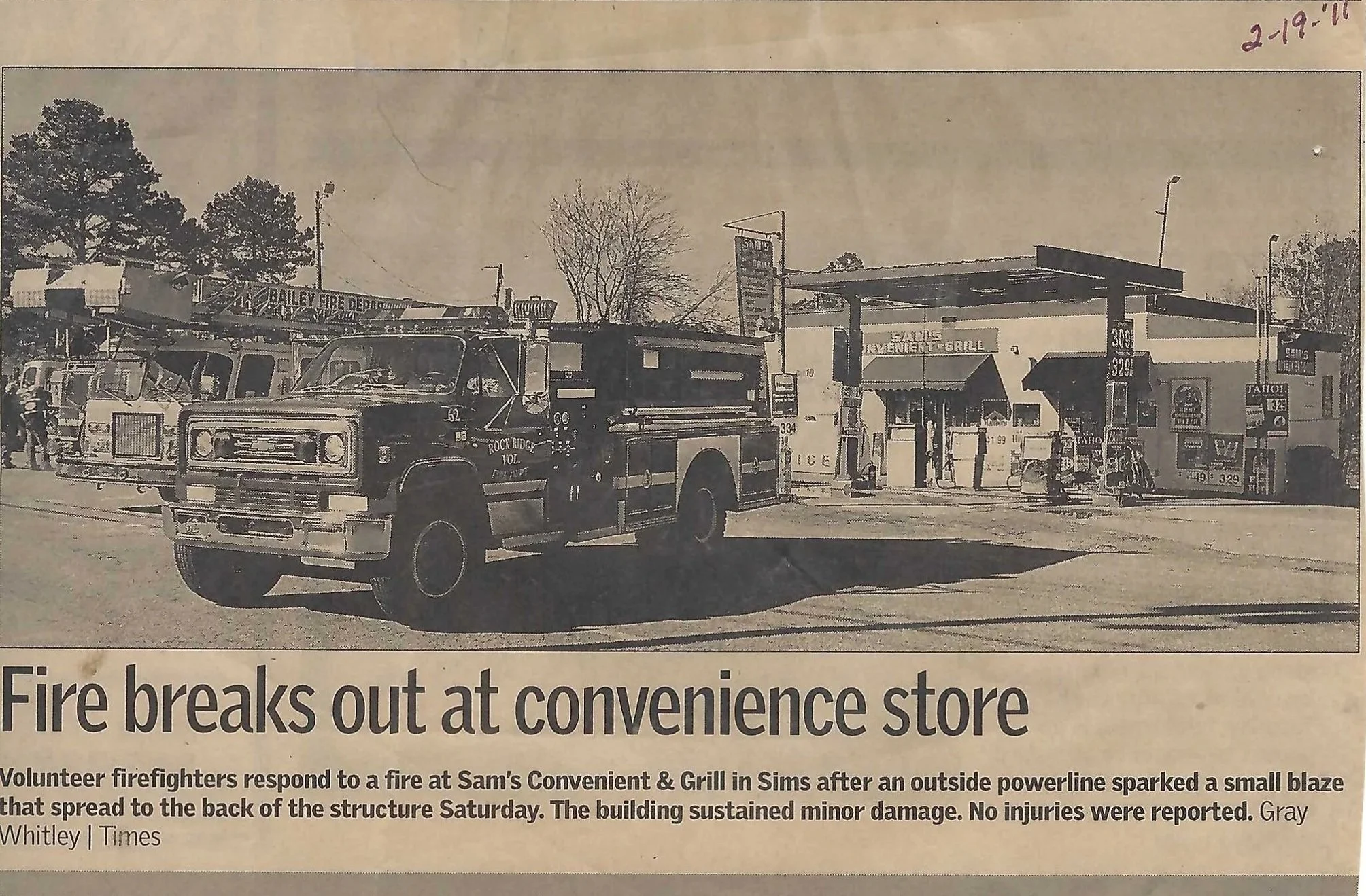 1971 Newspaper Clipping "Fire Breaks Out At Convenience Store"
