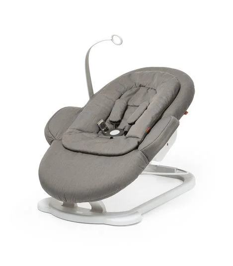 stokke-steps-bouncer-newborn-insert-toy-130815-8i0455-greige-sp_35600.jpg