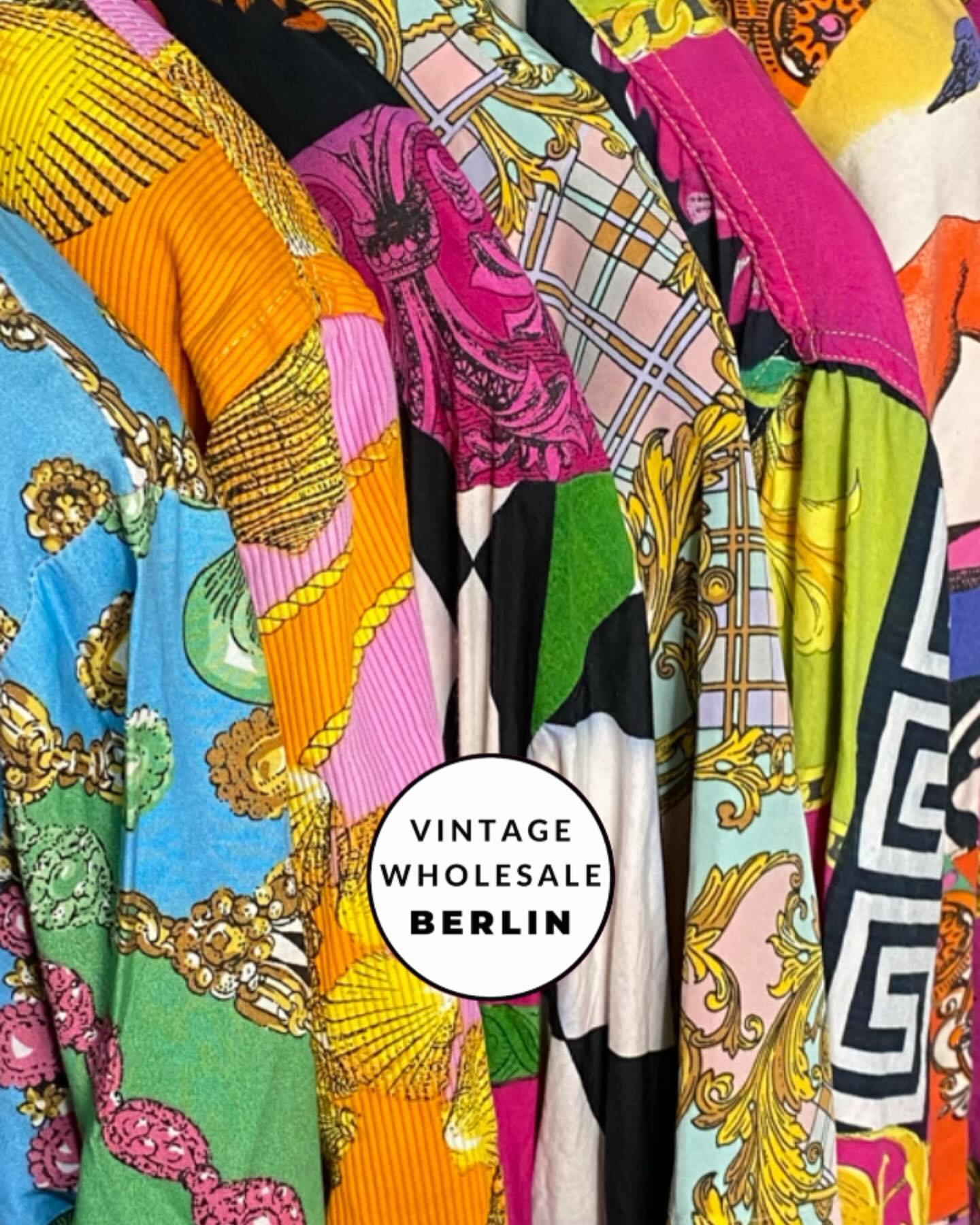 FUNKY VINTAGE BAROQUE BLOUSES
👇 @vintage_wholesale_berlin 👇

Uuuuuh, too many vintage baroque blouses to show in one reel, we had to separate the video in 2 parts to give you the full impression!!!

Enjoy this selection of bright and colourful baro